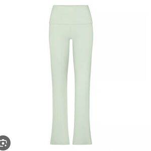 Skims soft lounge foldover pants in honeydew